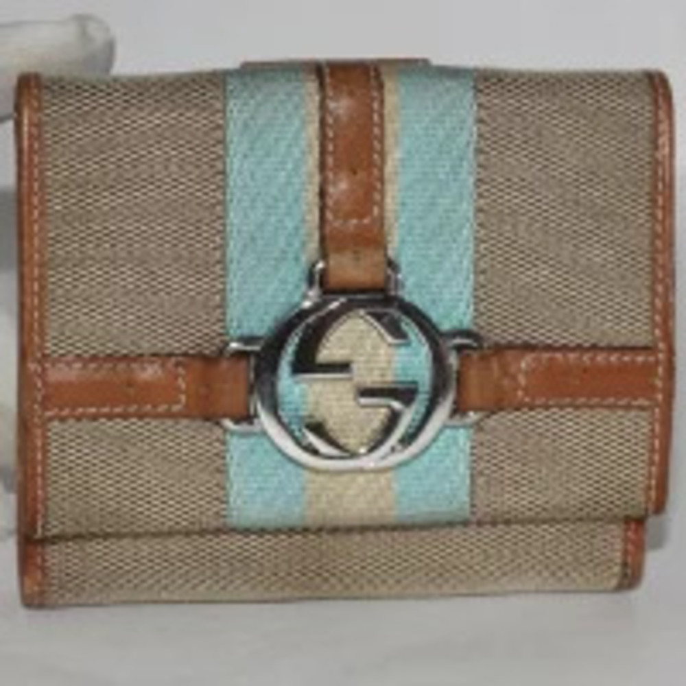 Gucci wallet double snap closure